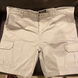 Daniel Cremieux Shorts, color light gray, size 40, new without tags